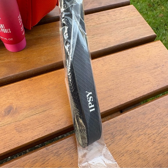 SKINCARE BUNDLE - Includes 6 items - Picture 6 of 6